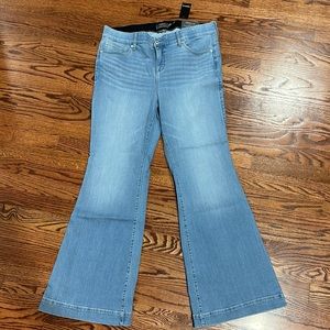 Torrid 18r bomb shell flare